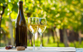 Wine glasses outdoor christmas bokeh - a table outside free wallpaper