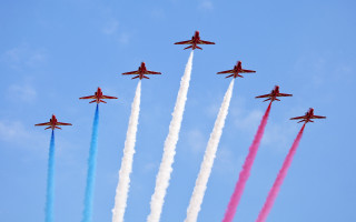 Jets blue sky smoke trails - smoke free wallpaper for desktop