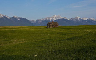 Small house field mountains blue - mountain free wallpaper for desktop