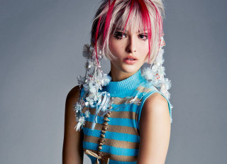 Woman pinkhair flowerhead chain necklace - a blue top free wallpaper