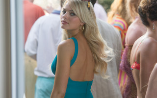 Woman blue dress crowd sunglasses - a blue dress free wallpaper for desktop