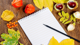Notepad pen wooden table autumn - a pen free wallpaper