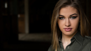 Woman green shirt pony tail - bela čikoš sesija free wallpaper