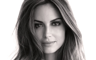 Woman longhair smile blackandwhite portrait - perfect face free wallpaper