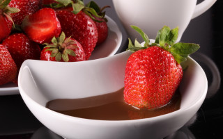 Chocolate pudding strawberries coffee food - a bowl of strawberries free wallpaper