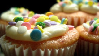 Cupcake white frosting sprinkles closeup - white frosting free wallpaper