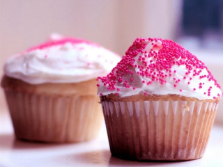 Cupcakes white frosting pink sprinkles 2 - pastel free wallpaper