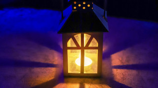 Lantern table dark blue shadow - free light wallpaper