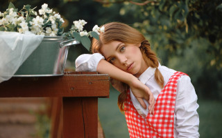 Woman flower portrait blurry plaid - anna hotchkis free wallpaper