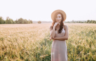 Woman hat wheat field crossed - free vintage wallpaper