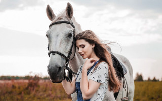 Woman horse field portrait outdoors - portrait photography free wallpaper