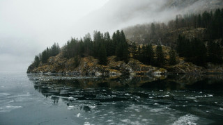 Winter lake reflection mountains boat - winter free wallpaper