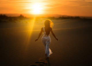 Woman white dress desert sunset 3 - the sun shining behind her free wallpaper