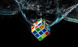 Floating cube water bubbles splash - ernő rubik free wallpaper