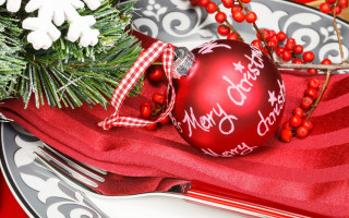 Red christmas ornament plate berries - a christmas tree free wallpaper