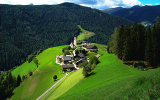 Green hillside house mountain trees - the hillside free wallpaper