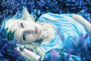 Woman lying flowers blue eyes - a field of flowers free wallpaper for desktop