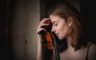Woman violin portrait closedeyes eva - a violin free wallpaper for desktop