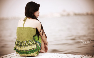 Woman dock water green dress - chen chi free wallpaper