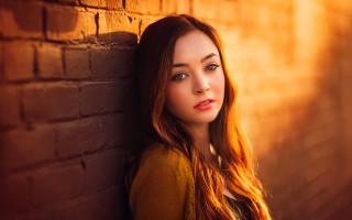 Woman brick wall portrait orange - brigette barrager free wallpaper