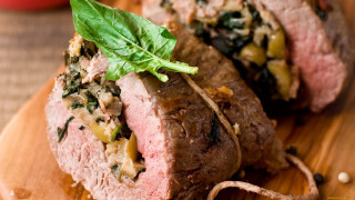 Meat leaf woodenplate coffee blurred - a piece of meat free wallpaper