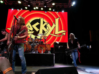 Group performance stage musicians red - a red background free wallpaper