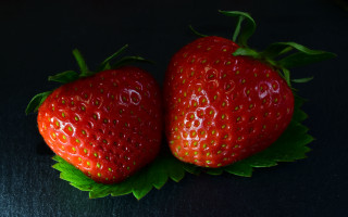 Strawberries leaves food starry background - berry free wallpaper