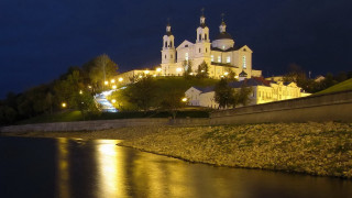 Church hill river night lights - a river running free wallpaper