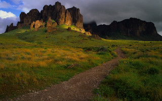 Dirt path grassy hill mountain - a dirt path free wallpaper