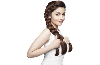 Ella guru fishtail braid white - free 3d render wallpaper