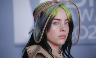 Woman green hair hat blue - weird free wallpaper for desktop