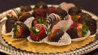 Chocolate strawberries rococo food photography - chocolate free wallpaper