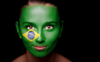 Brazil flag green face paint - her cheek free wallpaper for desktop