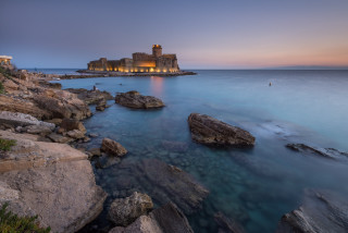 Castle rock shore dusk lighthouse - cagnaccio di san pietro free wallpaper