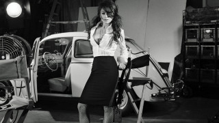 Woman car garage moon black - a fan free wallpaper