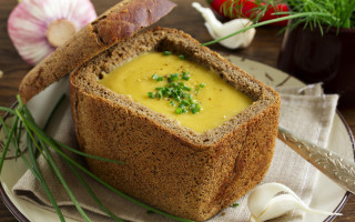Soup bread garlic plate knife - a piece of bread free wallpaper