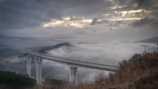 Bridge river mountain foggy sky - bela čikoš sesija free wallpaper