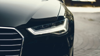 Car headlights street building person 2 - an ultrafine free wallpaper