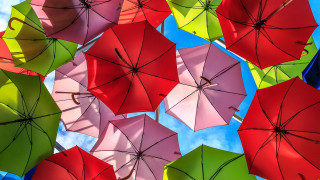 Umbrellas sunny day blue sky - the air together free wallpaper