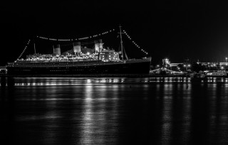 Large ship night cityscape blackandwhite - night free wallpaper