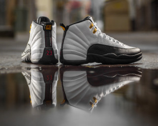 White black sneakers reflective surface - sneaker free wallpaper