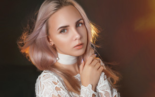 Blonde woman rococo portrait jewelry - a collar free wallpaper