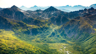 Valley mountains river nature scene - free textures wallpaper