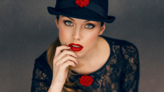 Woman red rose black hat - her lip free wallpaper