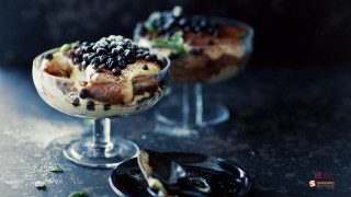 Blackberries cream glass dish blurry - decadent free wallpaper
