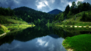Lake forest mountain cloudy sky - a lush green forest under a cloudy sky free wallpaper