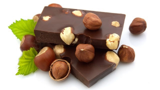 Chocolate nuts leaf 3d render - a chocolate bar free wallpaper