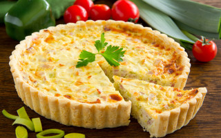 Quiche missing piece vegetables knife - a piece free wallpaper