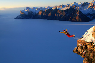 Man jumping cliff snowboard mountain - extreme free wallpaper