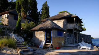 Thatched house ocean hammock ecological - alen divi free wallpaper